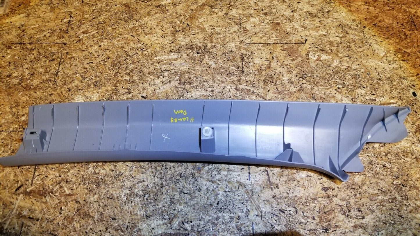 09 10 11 Toyota Camry Hyb Front Right Pass Side A Pillar Windshield Trim OEM