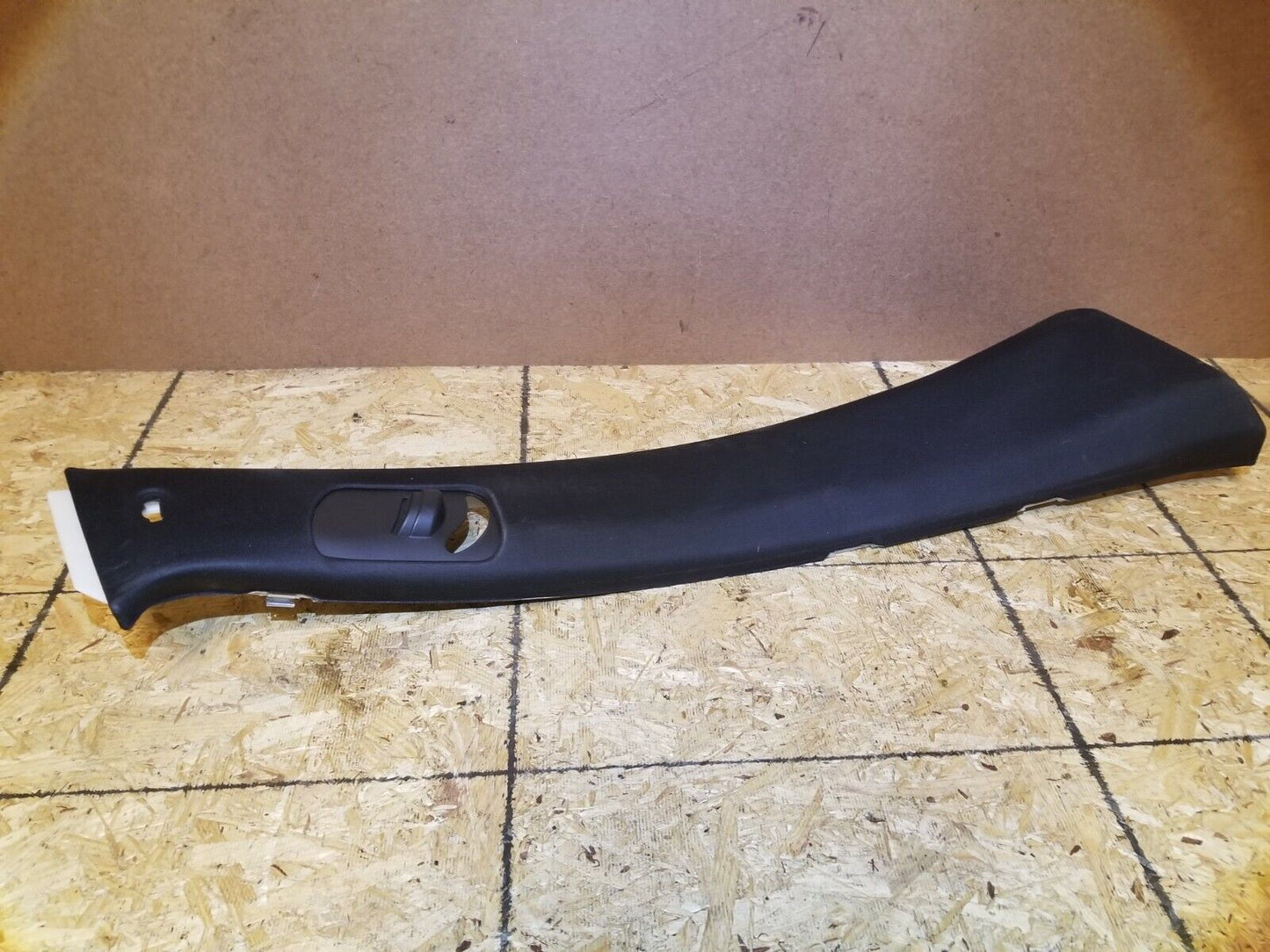 07 08 09 10 Mercedes R350 Right Pass Side B Pillar Upper Trim Cover OEM