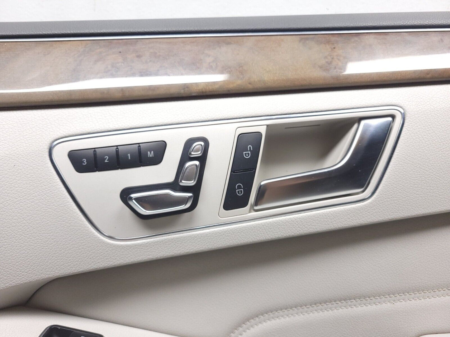 2011 - 2015 Mercedes E350 W212 Front Door Trim Panel Right Passenger Side OEM