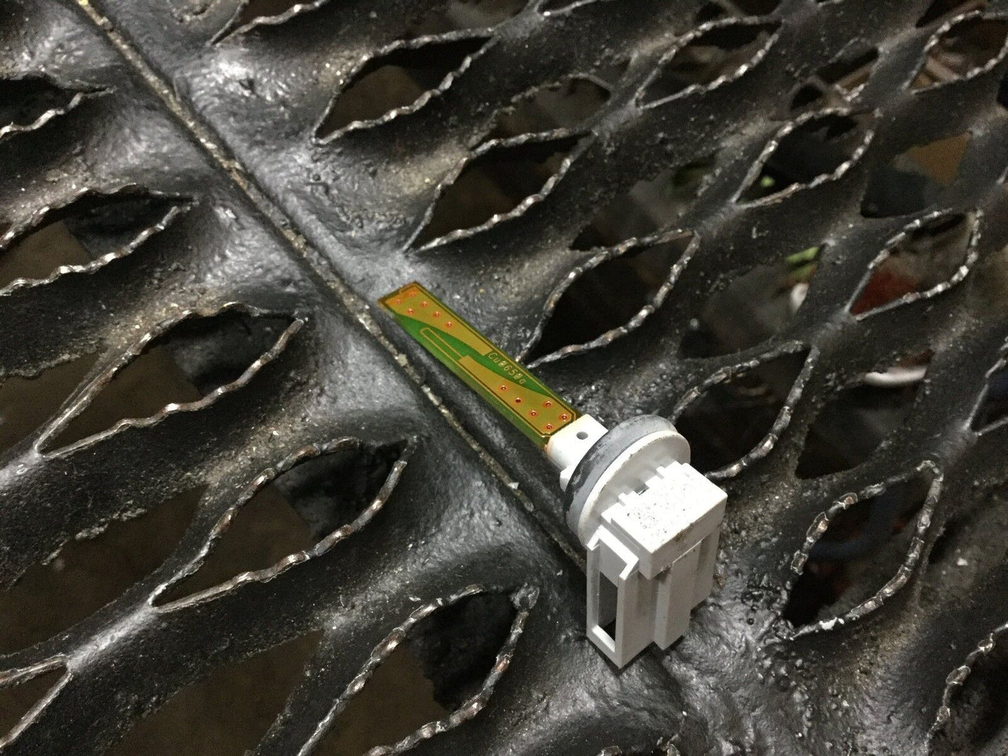 04 05 06 07 08 Audi A4 Air Climate Temperature Sensor OEM