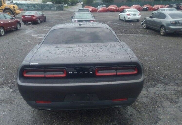 15 - 18 Dodge Challenger Throttle Body 05184349ac OEM 87k