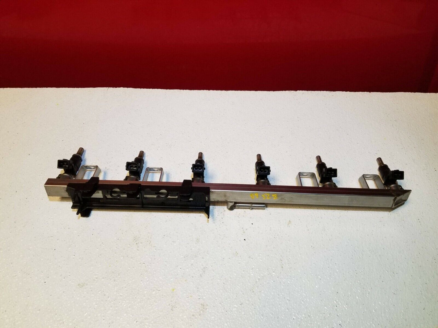 07 08 09 10 BMW E60 528i Fuel Rail W/ Injectors OEM N52