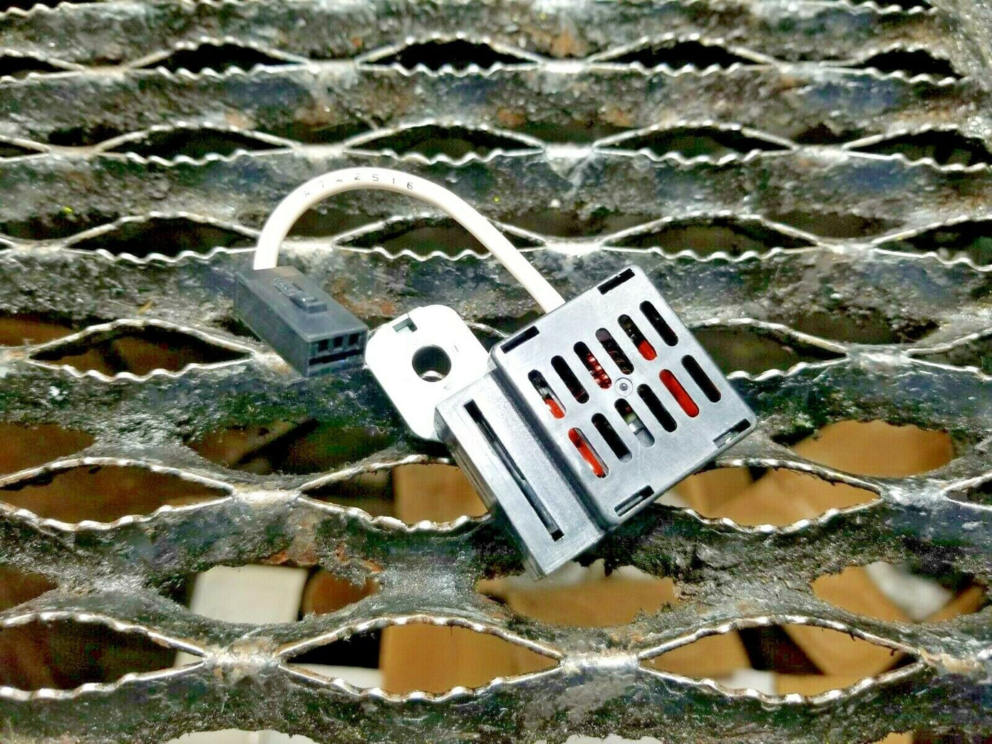 16 17 18 Nissan Sentra Rear Back Window Glass Defrost Relay OEM 40k