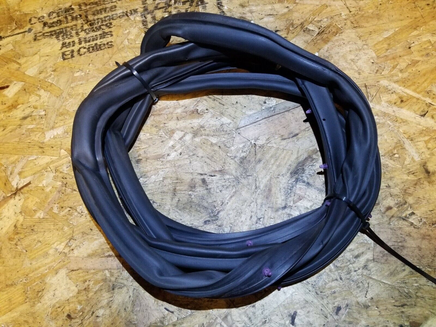 07 08 09 10 11 Cadillac DTS Rear Right Pass Side Door Weatherstrip Seal OEM