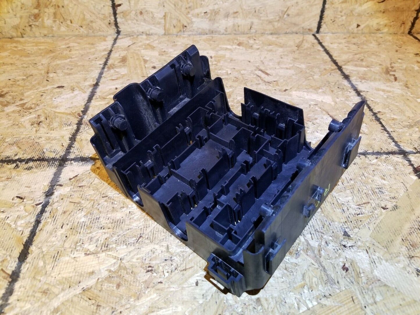 17 18 19 20 Cadillac Xt5 Engine Computer Ecu Bracket OEM 34k