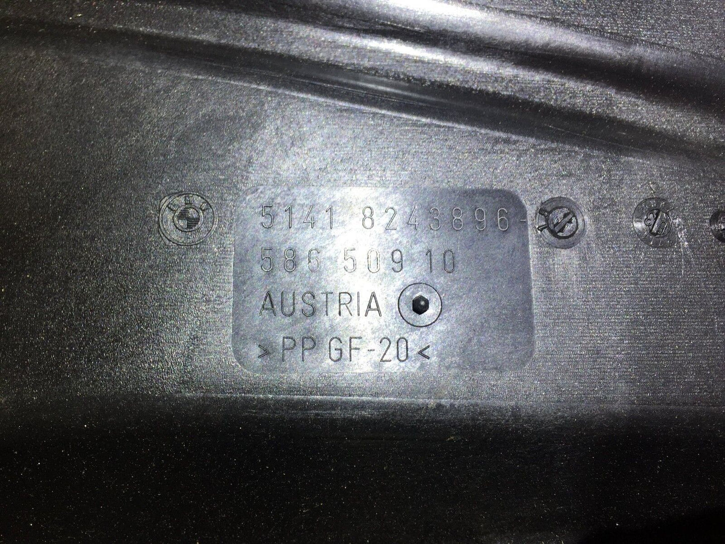 03 04 05 06 07 06bmw E65 Front Right Pass Door Carrier Panel OEM