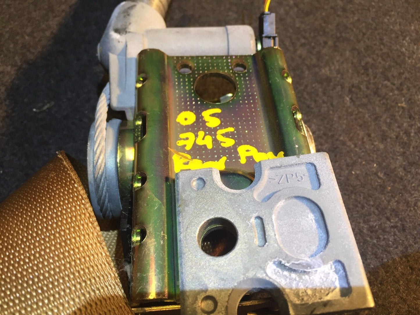 02 03 04 05 BMW 745i E65 E66 Rear Right Passenger Side Seat Belt Retractor OEM