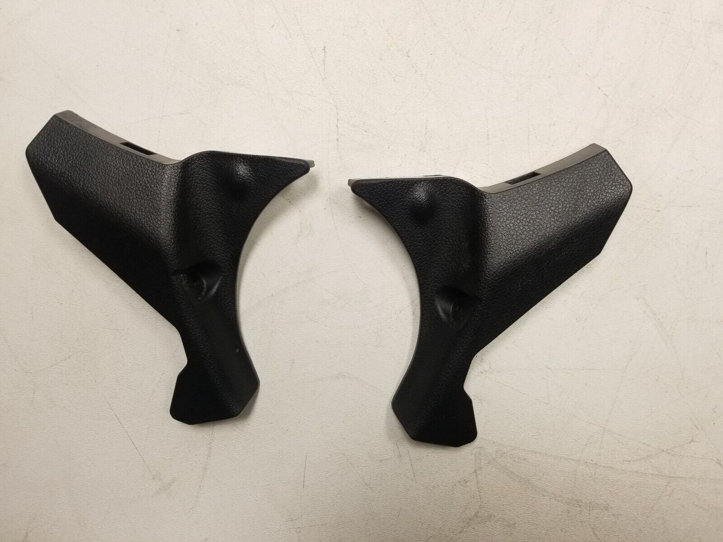 20 21 22 Hyundai Venue Front Driver Seat Headrest Guide Sleeve W/ Trim OEM