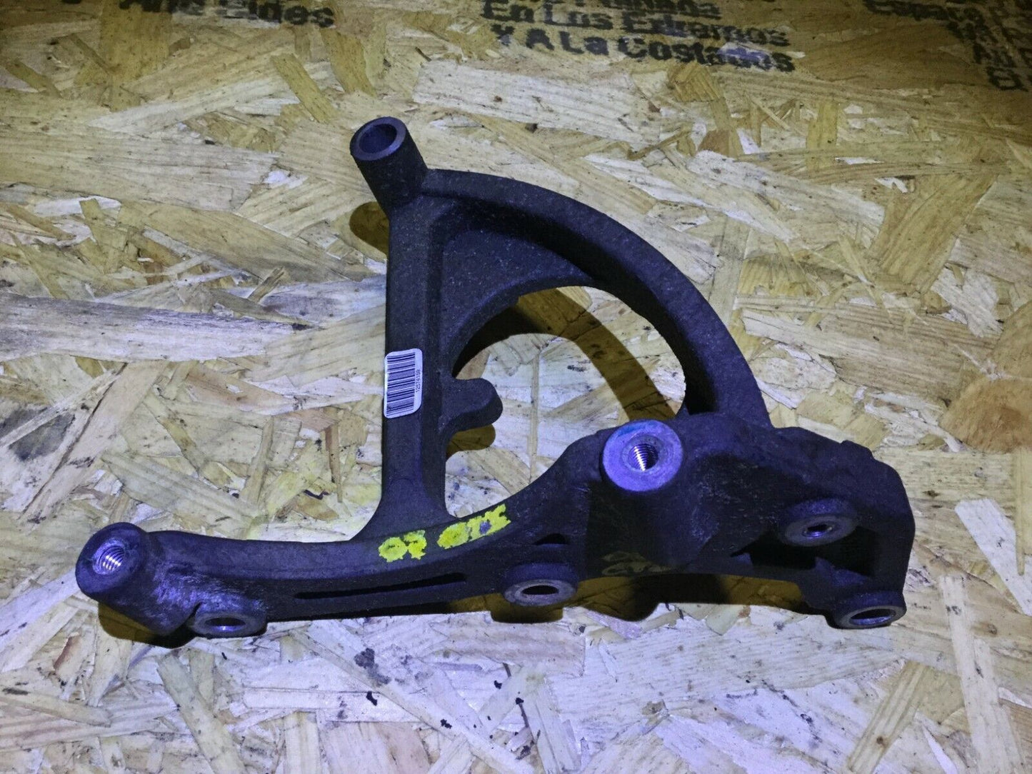 05 06 07  Cadillac CTS 2.8l A/c AC Compressor Mounting Bracket OEM