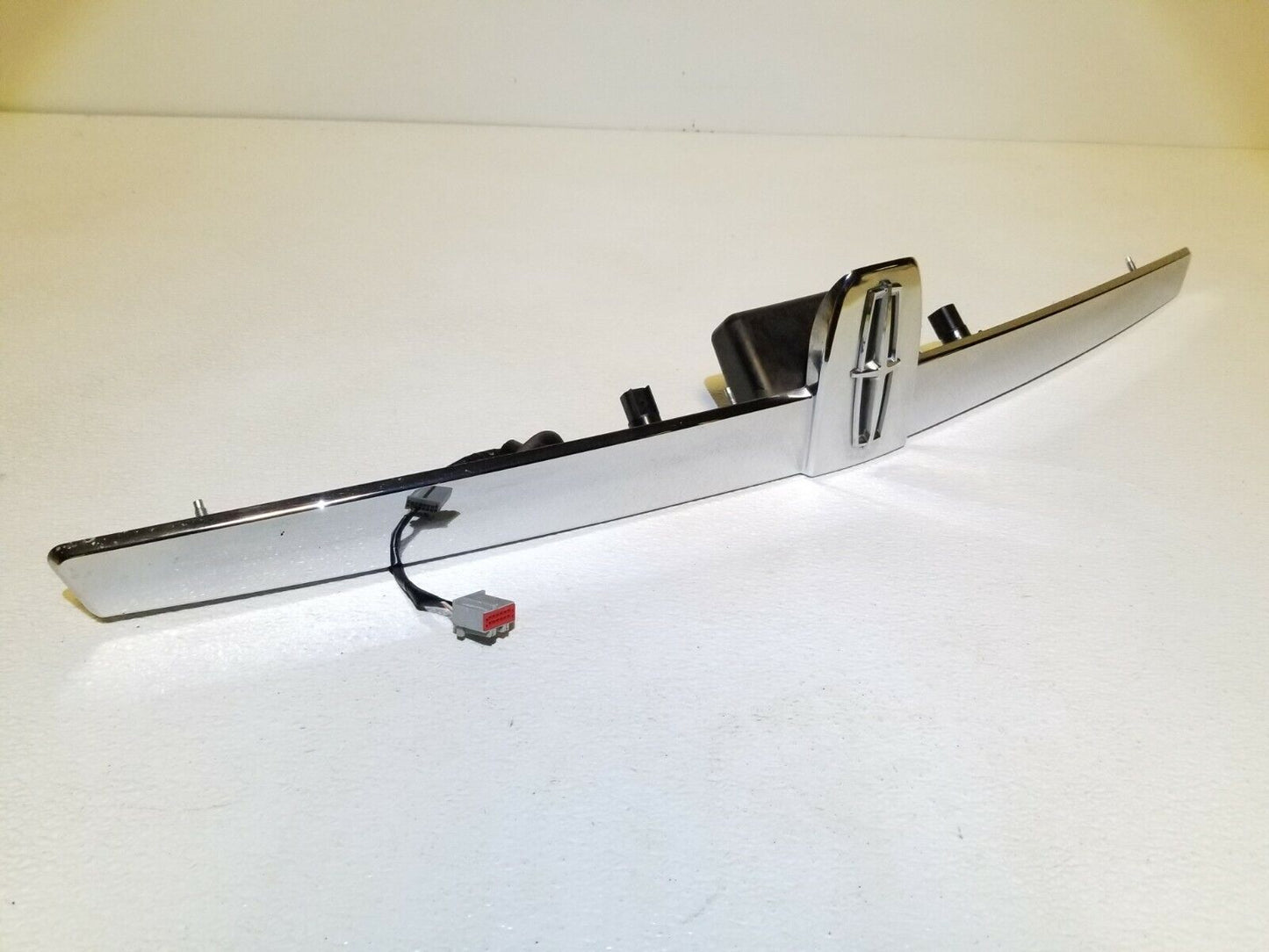 09 10 11 12 Lincoln MKS Trunk Lid Chrome Molding OEM