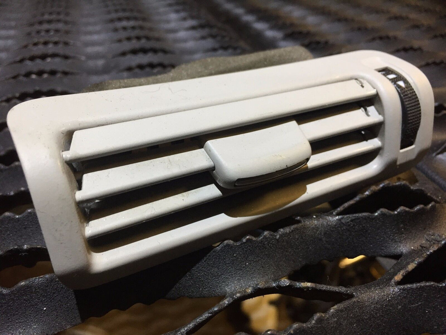 05 06 07 08 Audi A6 C6 Pillar Air Vent Left Driver Side OEM 4f0819383