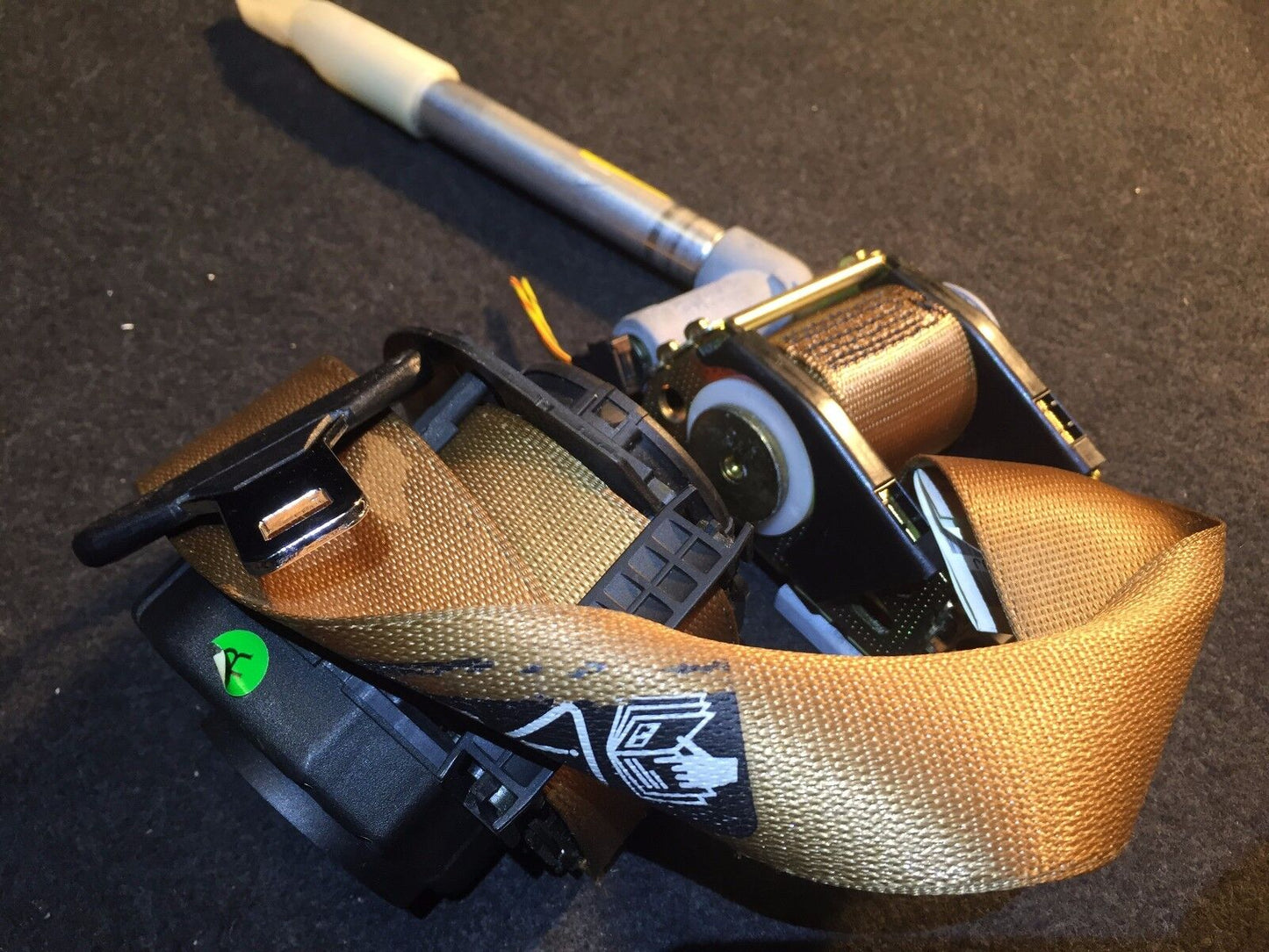 02 03 04 05 BMW 745i E65 E66 Rear Right Passenger Side Seat Belt Retractor OEM