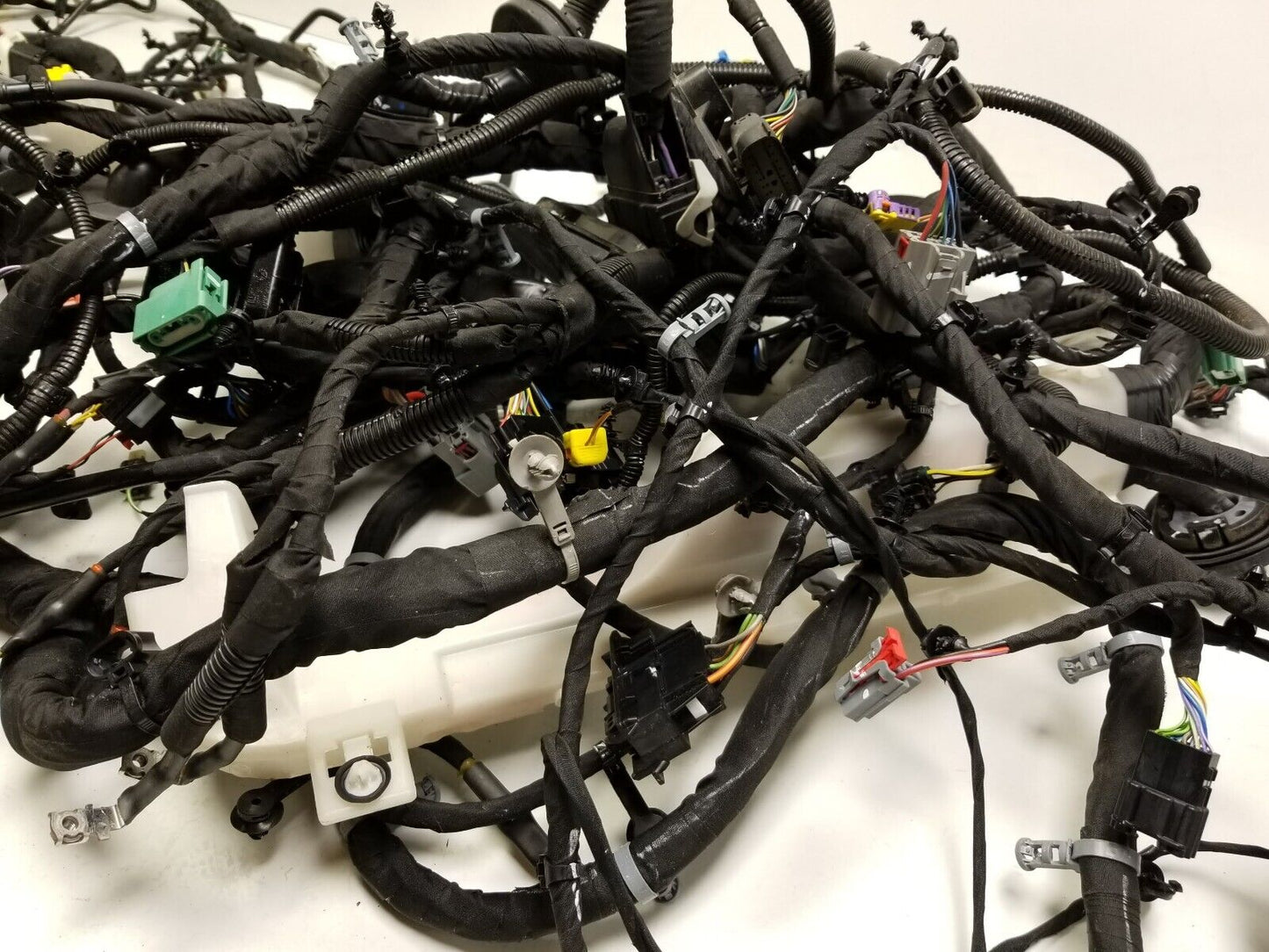 18 19 Chevrolet Equinox Engine Wire Harness W/ Fuse Box 1.5l AWD OEM