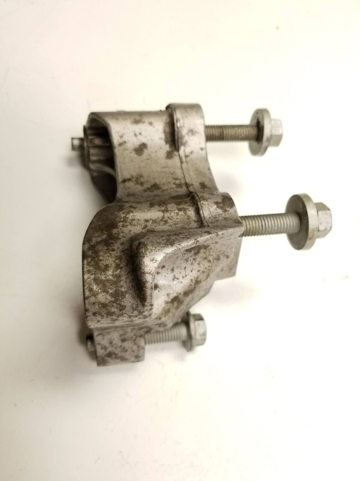 18 19 20 21 Chevrolet Equinox Transmission Left Side Mount Support Bracket OEM