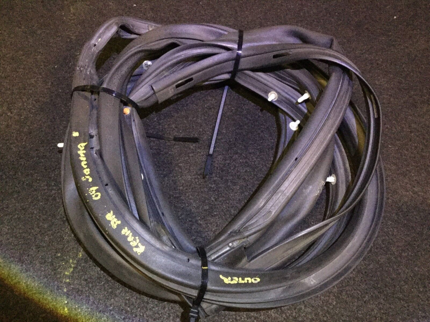 06 07 08 09 10 Hyundai Sonata Rear Driver Door Outer Weatherstrip Seal OEM D12