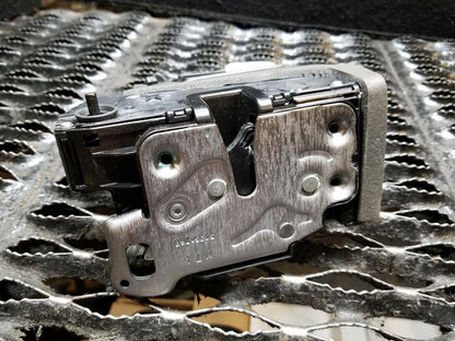 17 18 19 20 Cadillac Xt5 Rear Right Pass Side Door Lock Latch Actuator OEM 34k