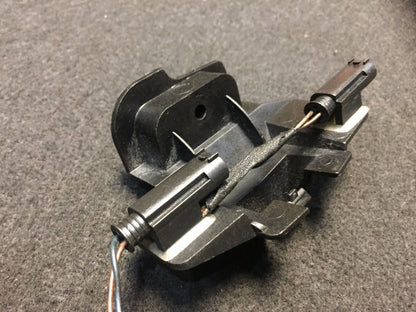 02 03 04 05 BMW E65 E66 Micro Air Housing Mount Bracket Holder 6901647 OEM