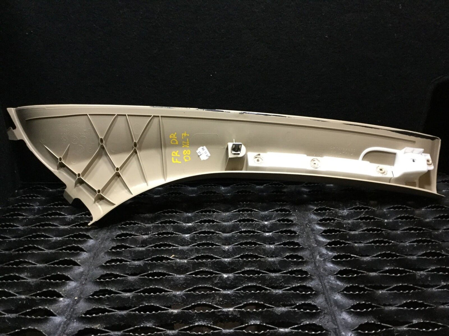 07 08 09 Suzuki Vitara Xl-7 Xl7 Left Driver Windshield A Pillar Trim OEM