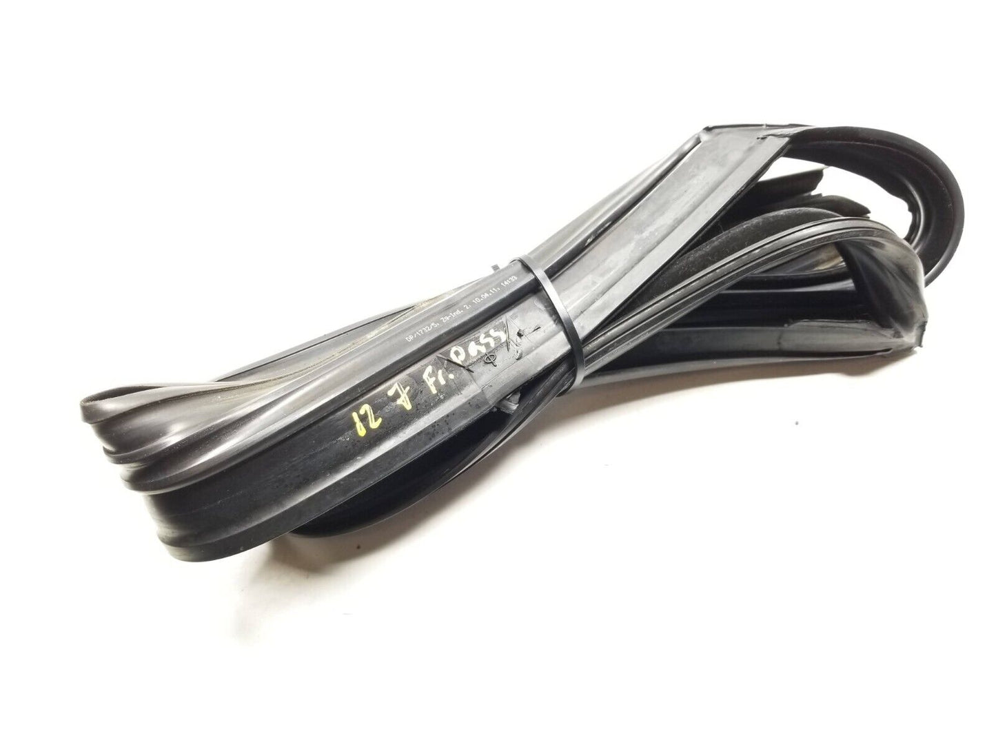 09 10 11 12 BMW 750li Front Right Pass Door Window Weatherstrip Seal OEM