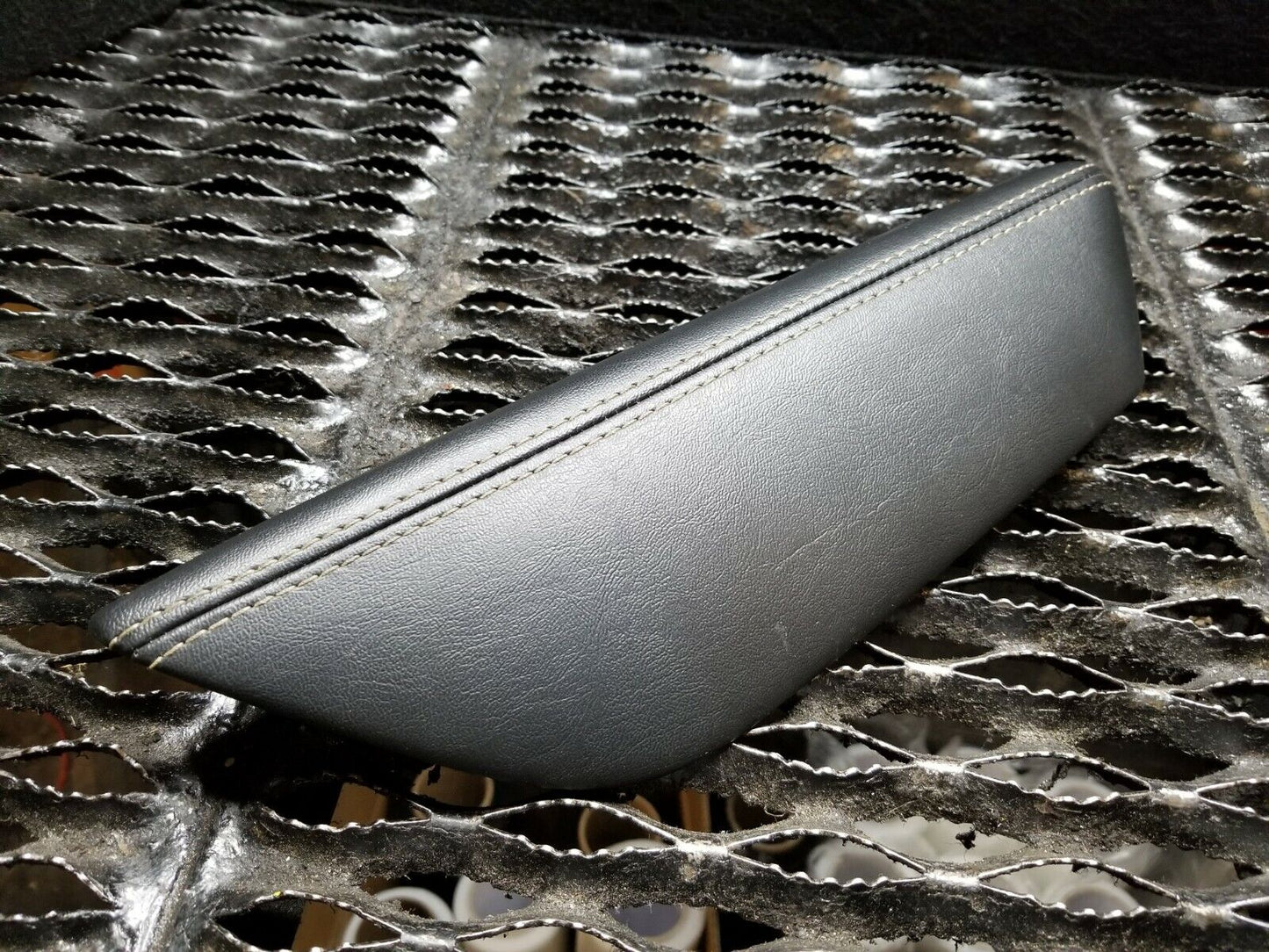 14 15 16 17 Jeep Cherokee Rear Door Interior Pull Handle Trim Pass Side Rh OEM