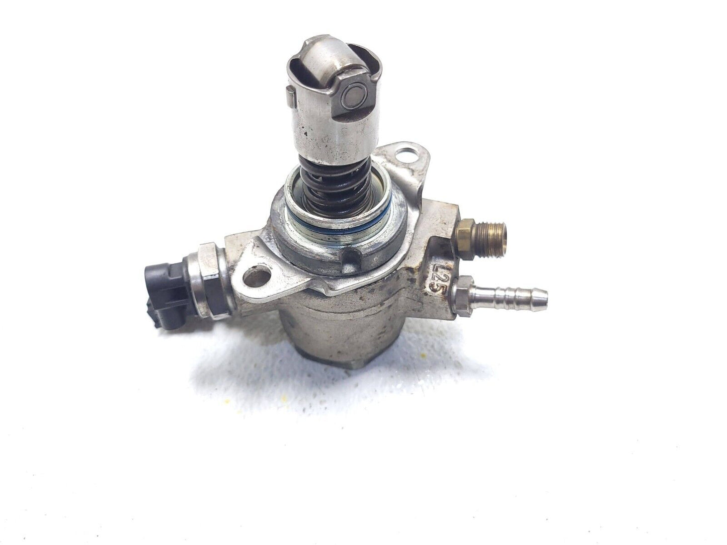 13 14 15 16 Audi A4 S4 High Pressure Fuel Pump OEM