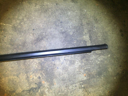 99 00 01 02 03 Mercedes W163 Front Pass Side Door Window Glass Molding OEM D34