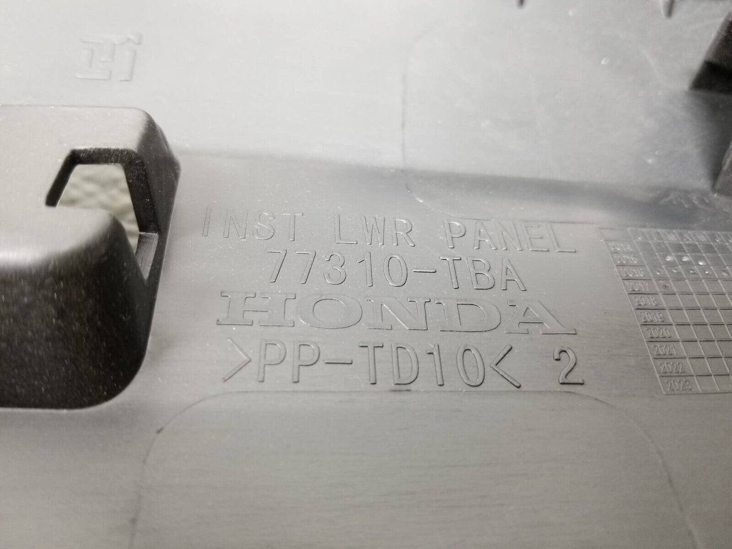 16 17 18 19 20 Honda Civic Sedan Centerconsole Lower Trim Cover 77310-tba OEM