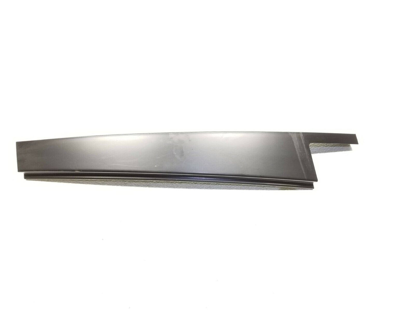 01 02 03 04 05 BMW E46 Sdn Rear Left Driver Side B Pillar Trim Molding OEM