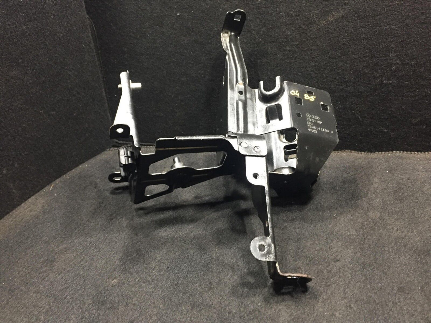 2002 2003 2004 2005 VW Passat B5 ABS Pump Module Mount Bracket OEM D23