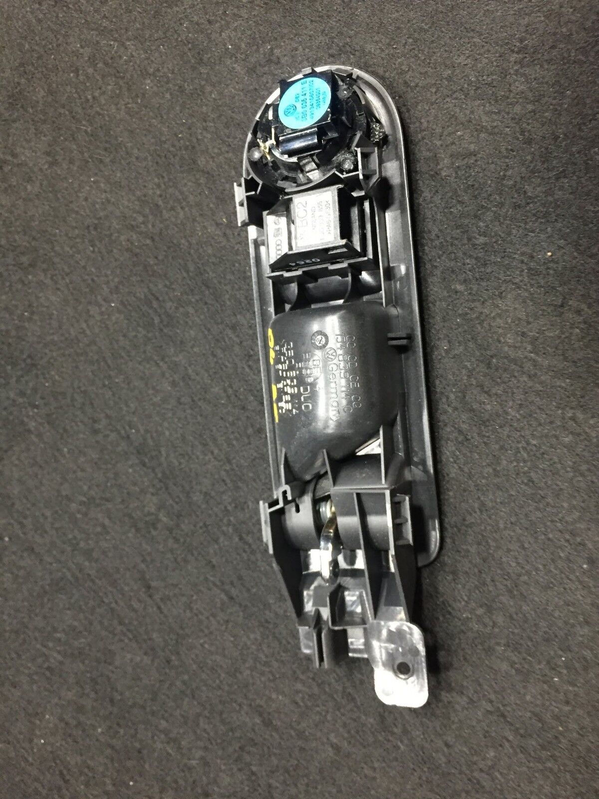 02 03 04 05 VW Passat Rear Passenger Door Handle With Window Switch OEM D23