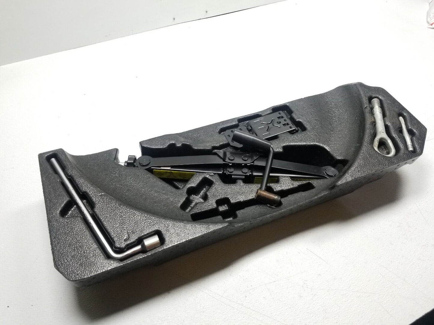 06 07 08 09 10 11 Mercedes Ml500 Emergency Spare Tire Jack Tool Kit 16489906 OEM