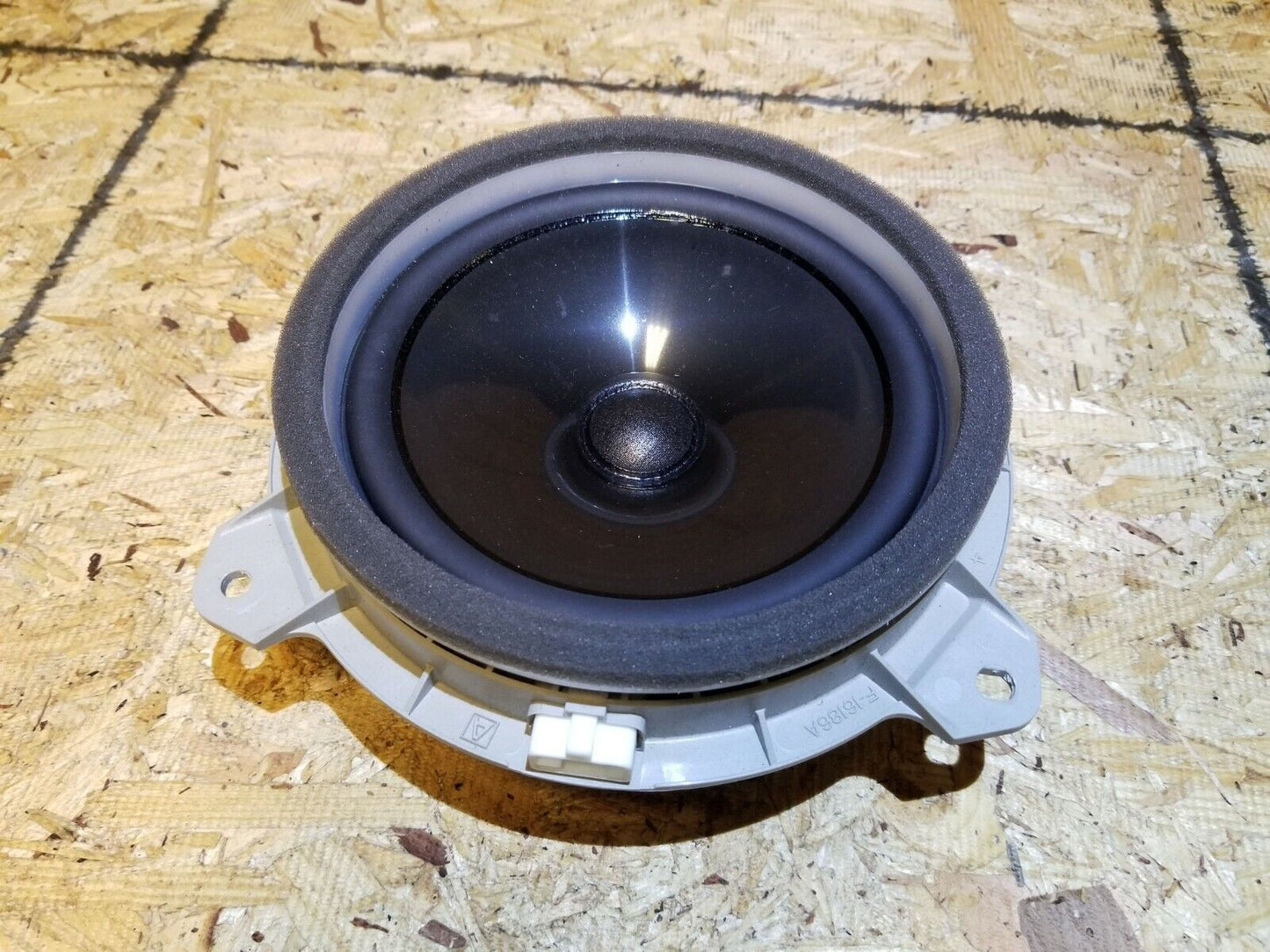 11 12 13 14 15 Lexus CT200h Rear Right Passenger Door Speaker OEM