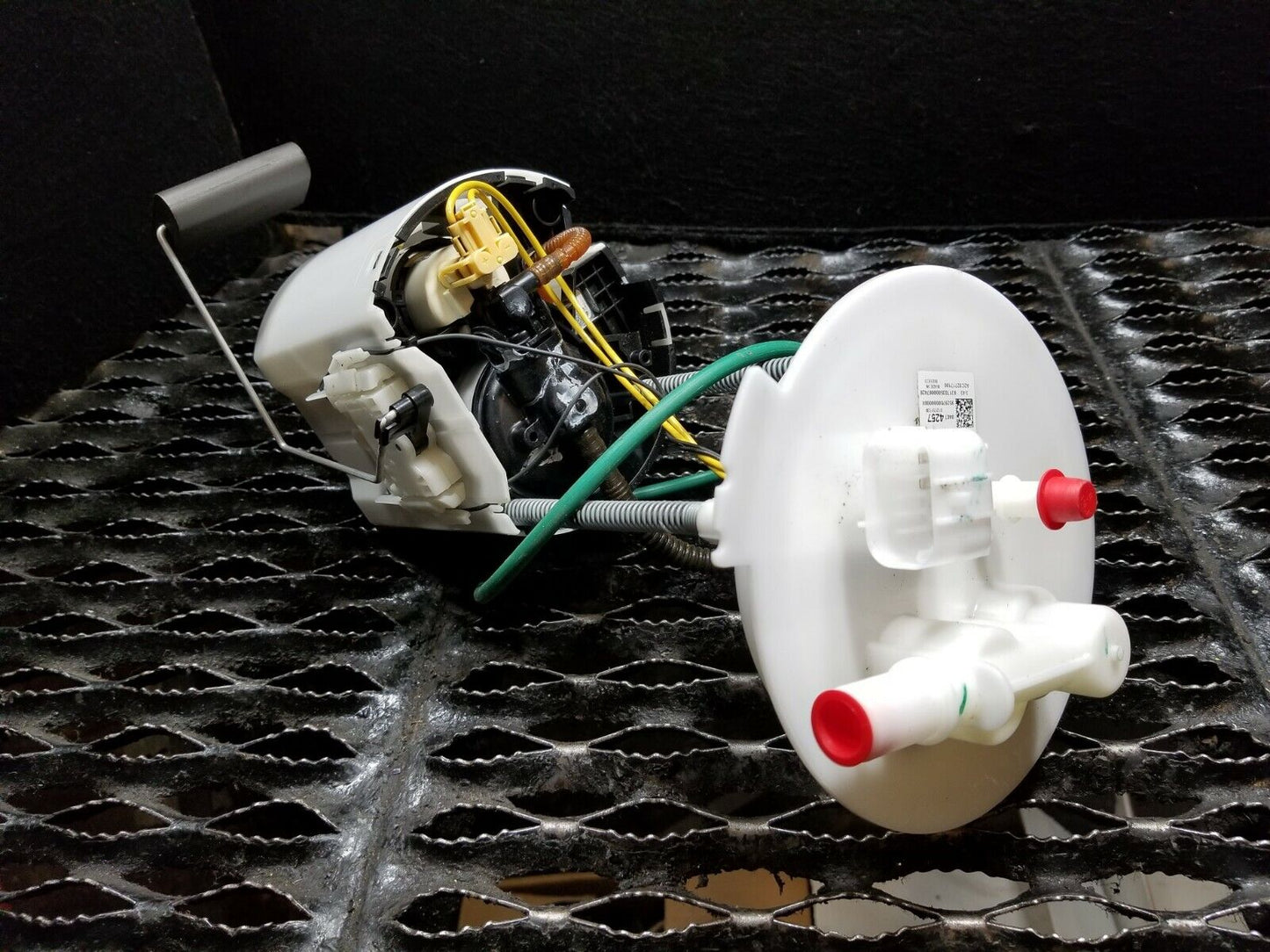 17 18 19 20 Cadillac Xt5 3.6l Fuel Pump 84074257 OEM 34k