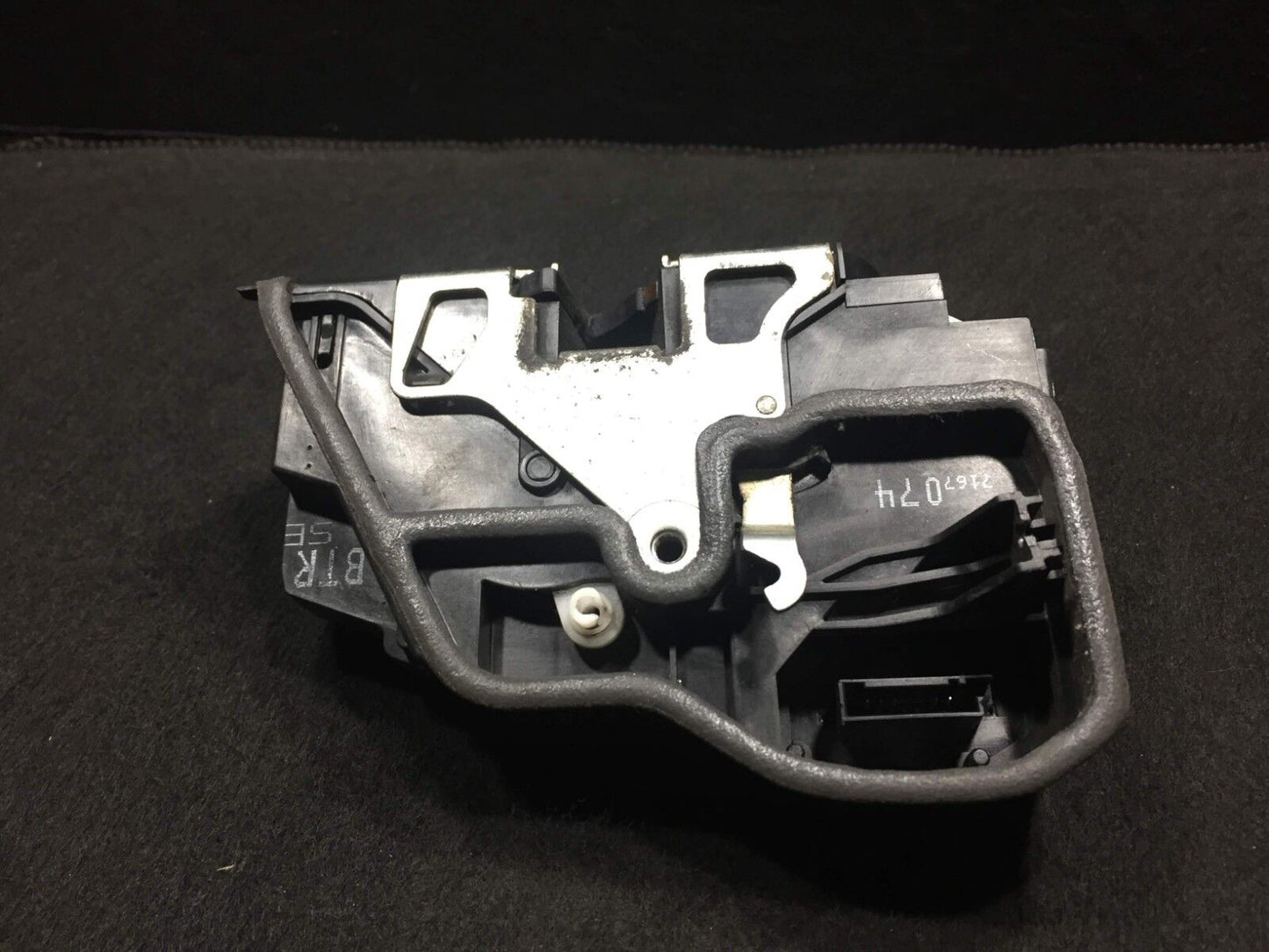 06 07 08 09 10  BMW X3 E83 Front Right Passenger Side Door Lock Actuator OEM D34