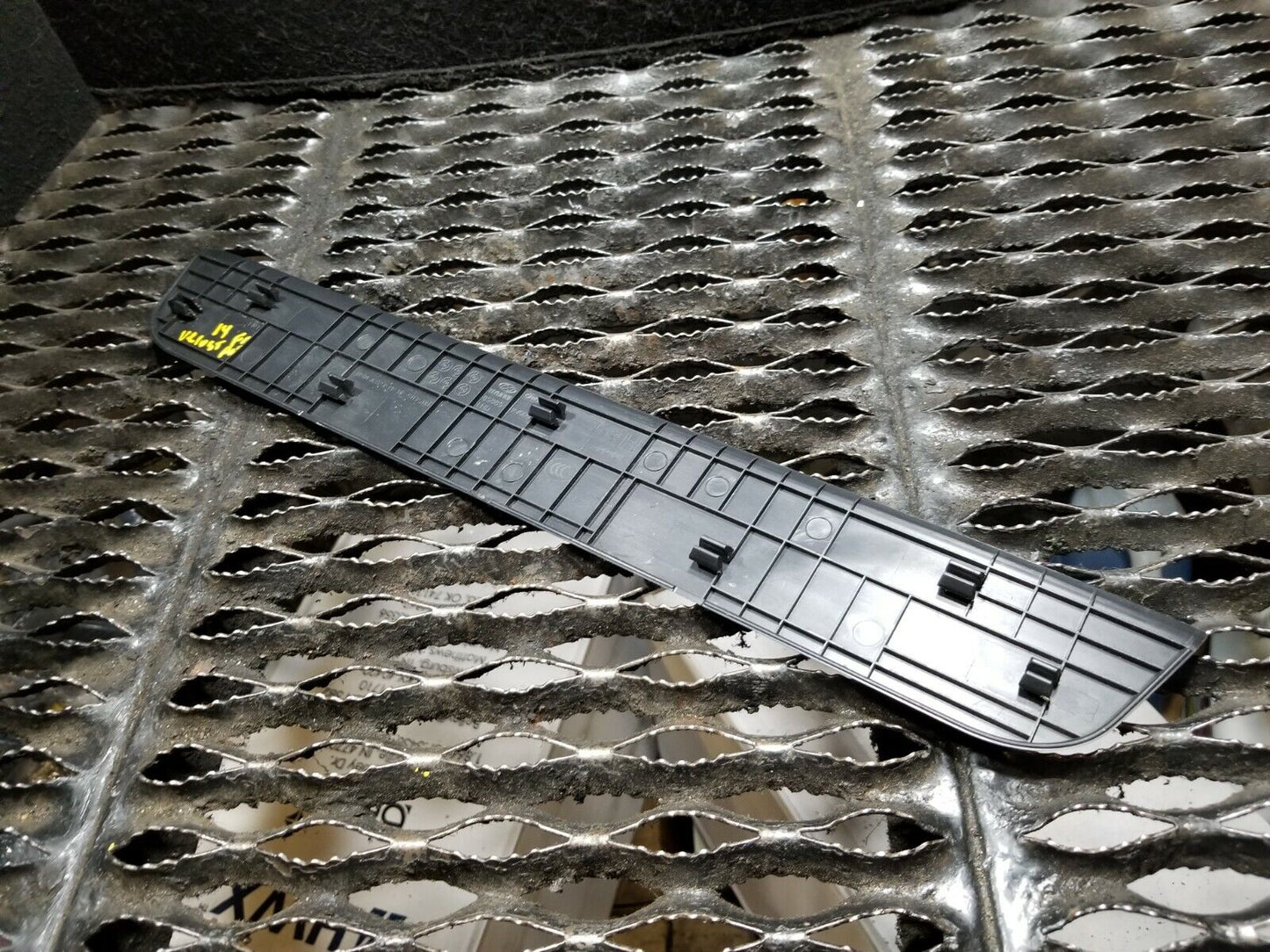 12 13 14 15 16 Hyundai Veloster Front Right Pass Door Scuff Step Sill Plate OEM