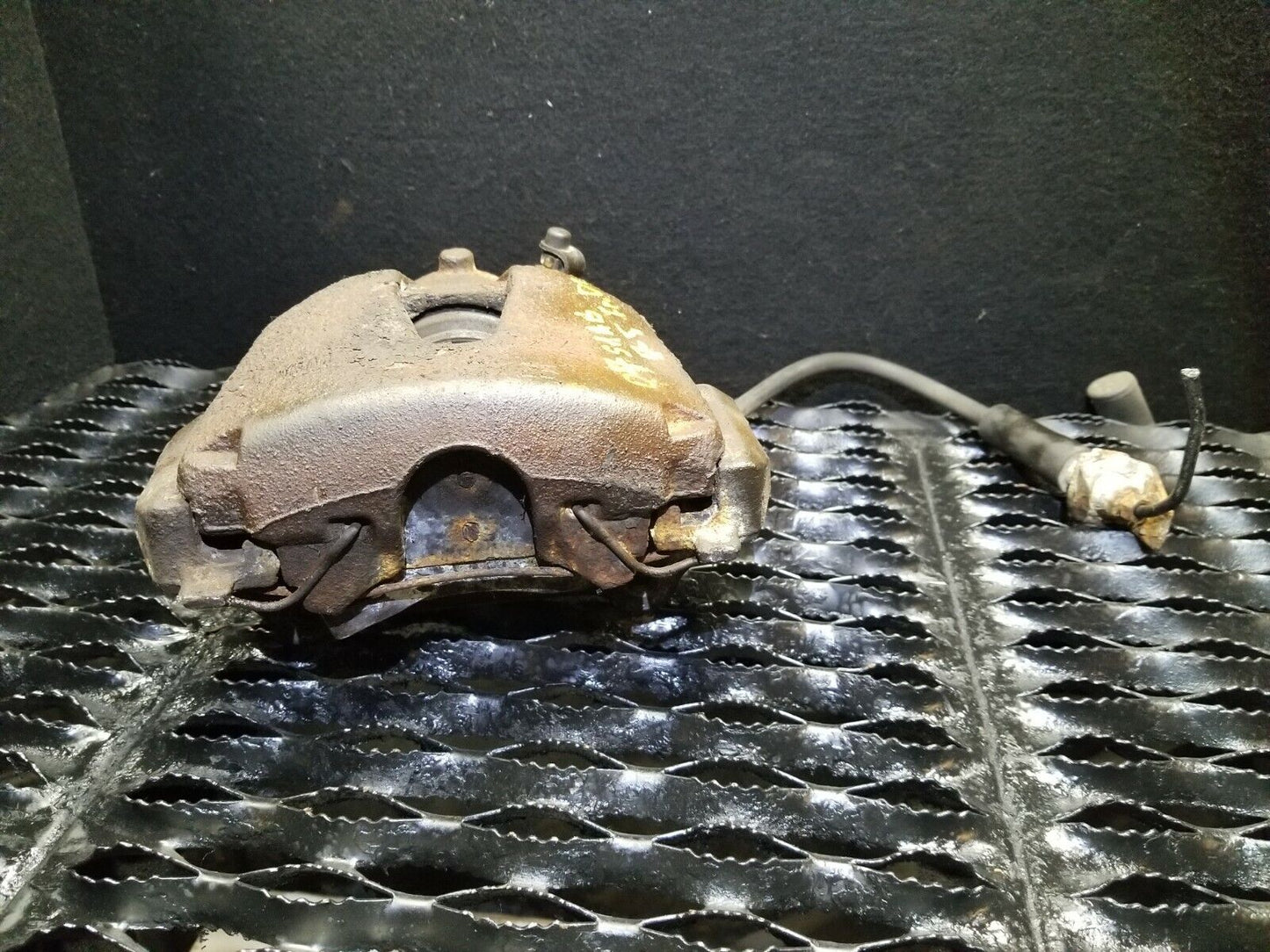 06 07 08 09 Saab 9-5 Aero 2.3t Front Left Driver Side Brake Caliper OEM