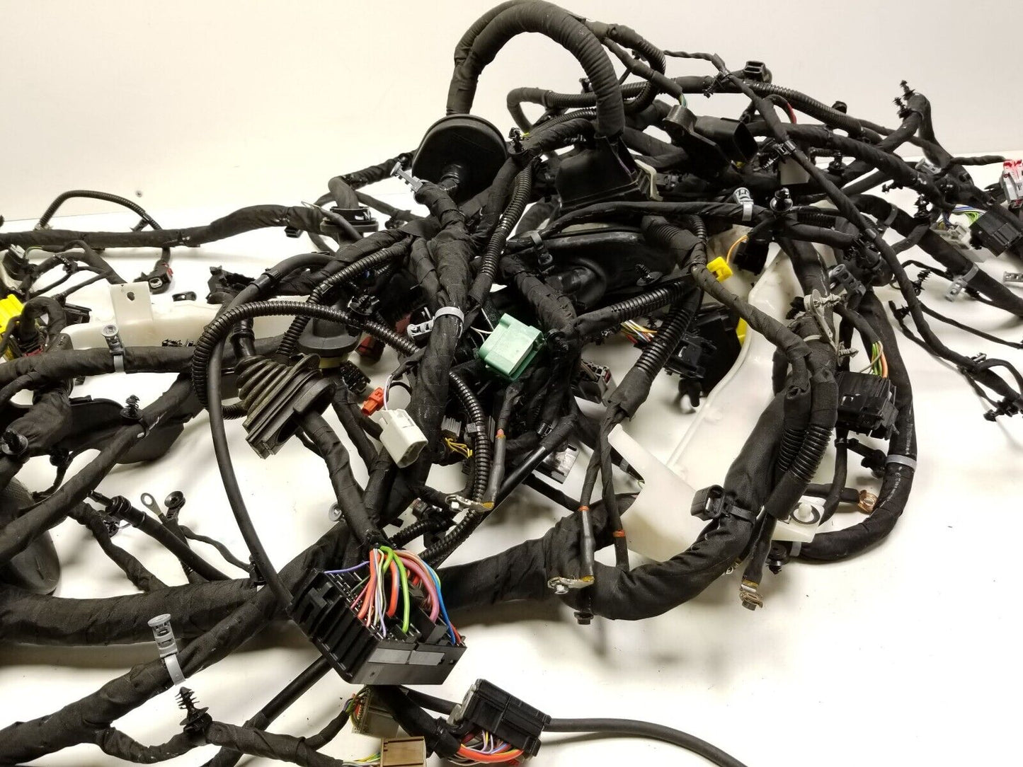 18 19 Chevrolet Equinox Engine Wire Harness W/ Fuse Box 1.5l AWD OEM