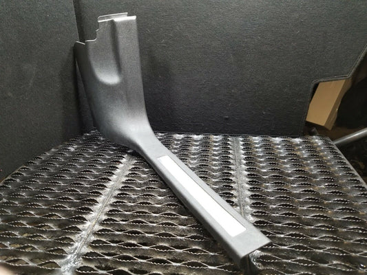 07 08 09 10 11 12 GMC Acadia Front Pass Door Sill Trim Panel Scuff Plate OEM