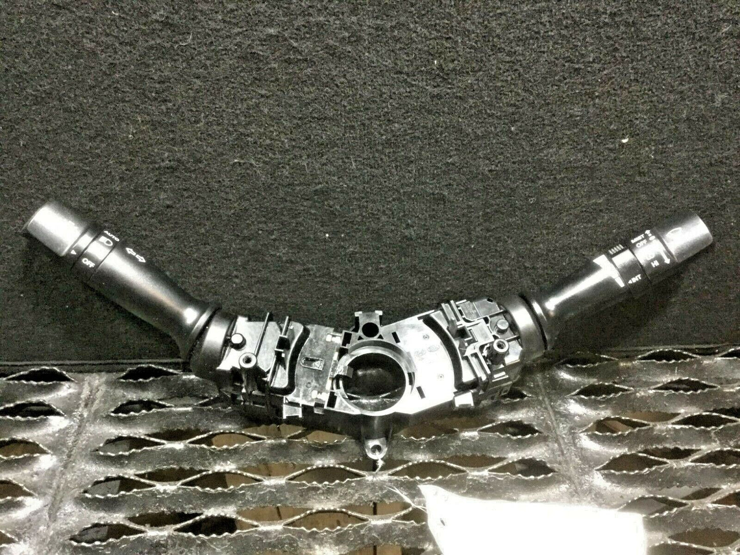 2010 Hyundai Genesis Steering Column Switch Turn Signal Wiper Switch OEM N42