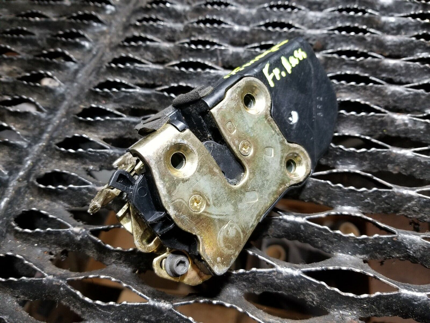 05 06 07 Dodge Magnum Front Right Passenger Door Lock Latch Actuator OEM