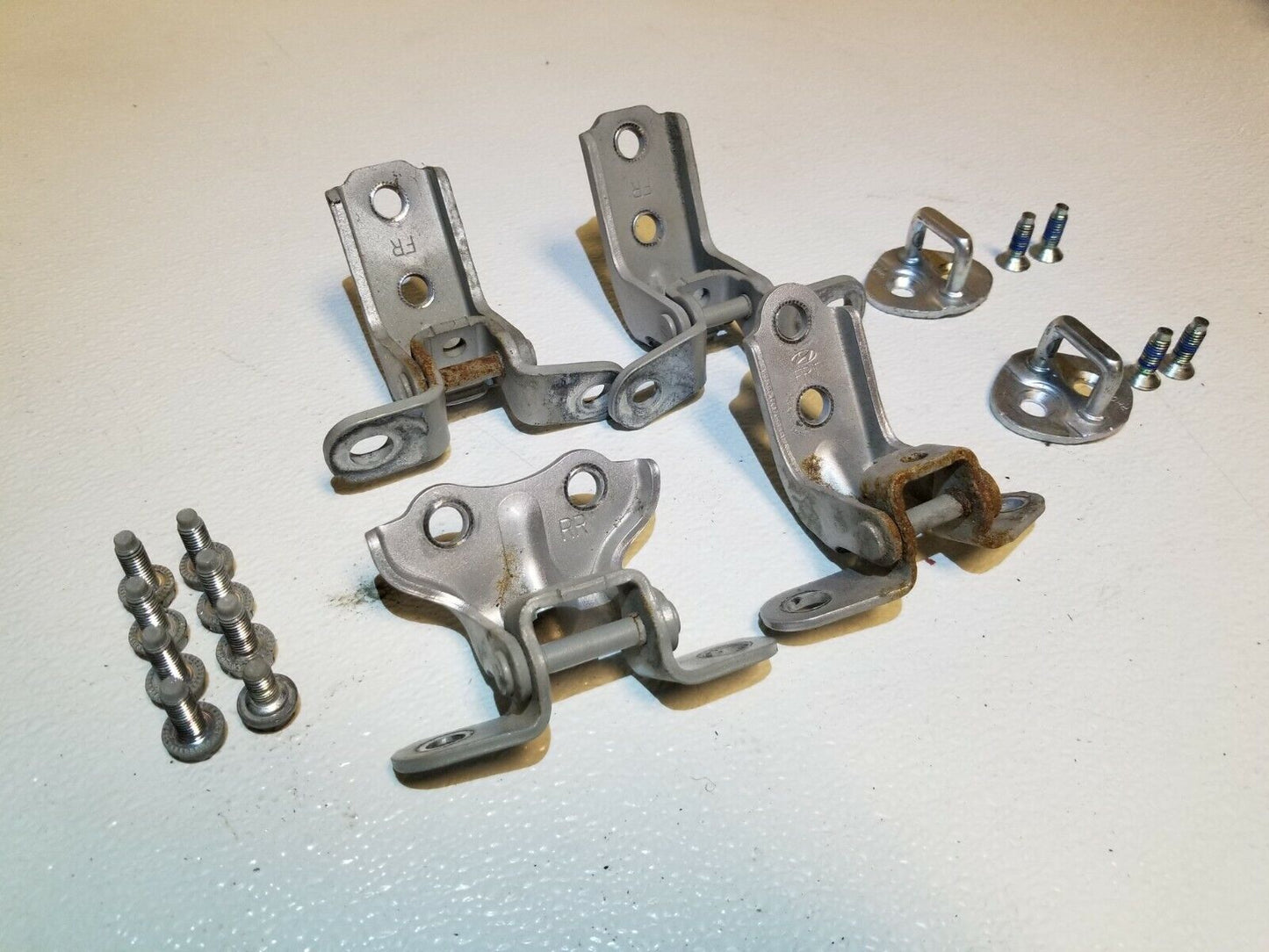 12 13 14 15 16 Hyundai Veloster Right Passenger Side Door Hinge OEM