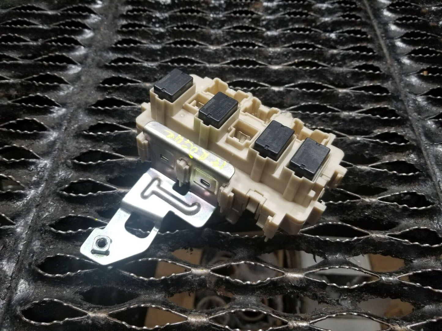 16 17 18 19 Nissan Rogue Dash Fuse Box OEM 33k