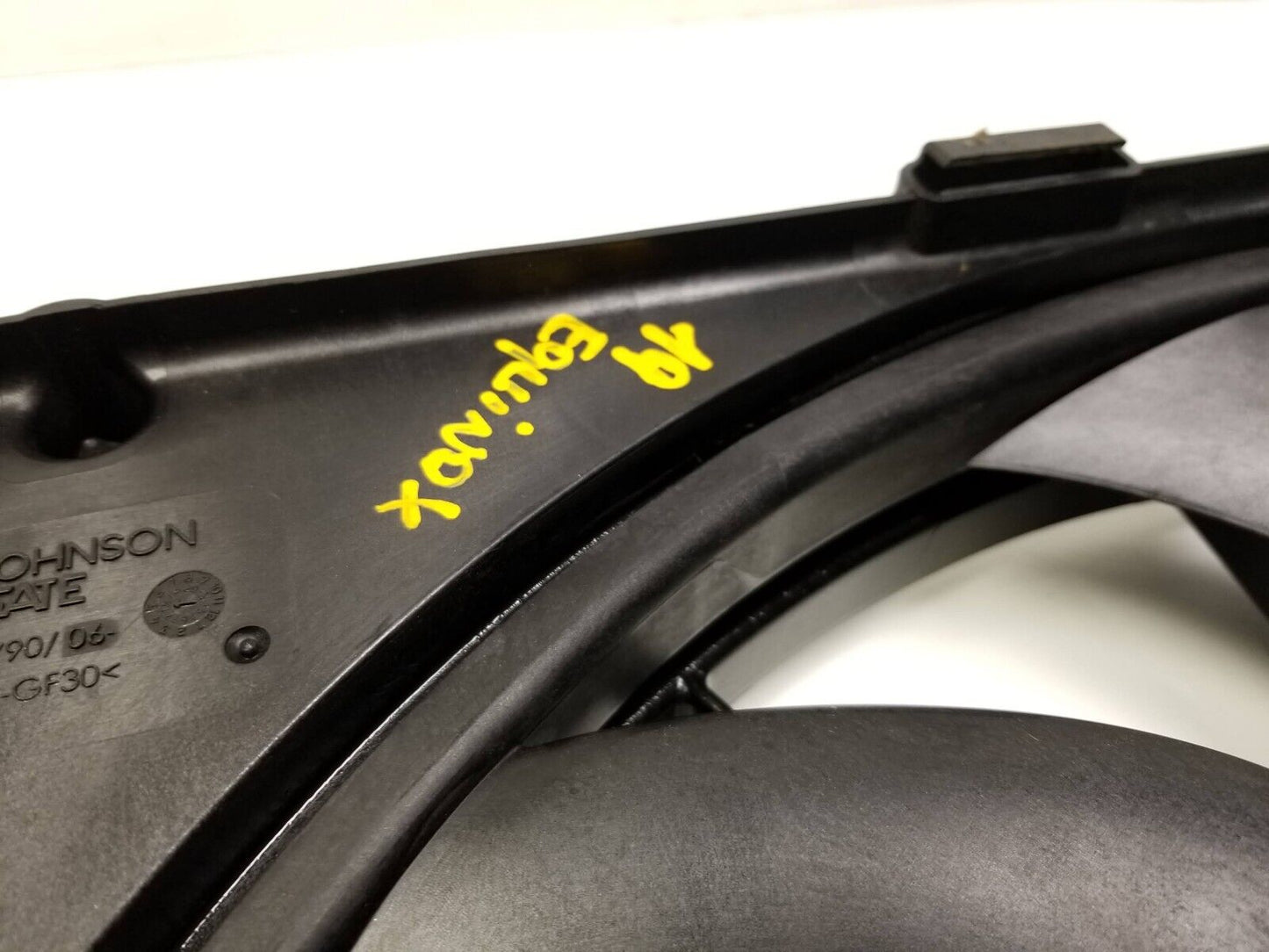 18 19 20 21 Chevrolet Equinox Radiator Cooling Fan 1.5l OEM *shroud Has Damage*