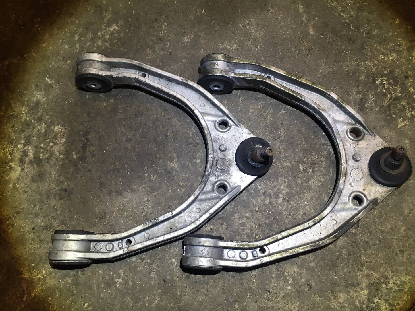 03 04 05 06 Porsche Cayenne Front Right & Left Side Upper Control Arm Pair OEM