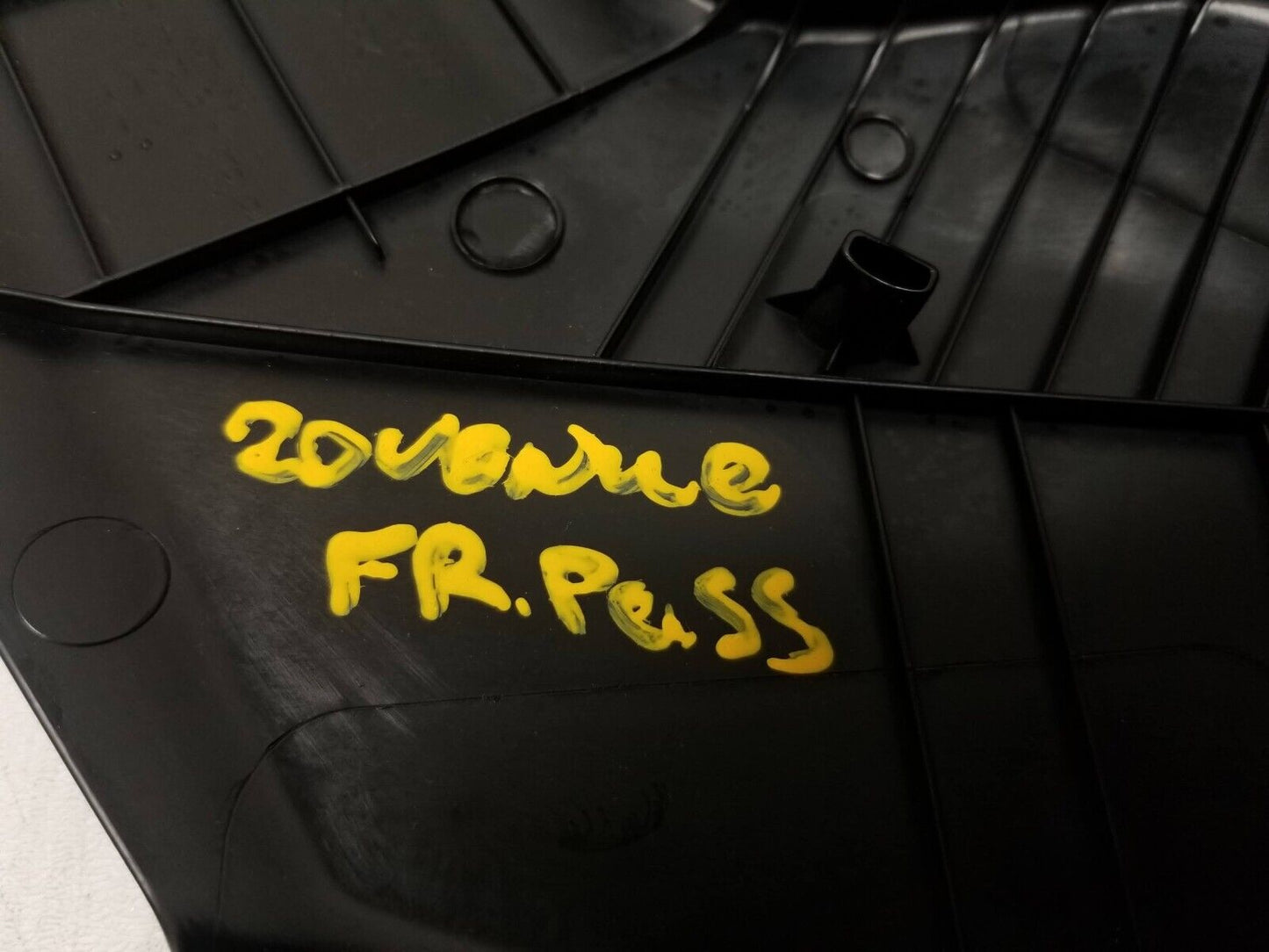 20 21 22 Hyundai Venue Front Passenger Seat Headrest Guide Sleeve W/ Trim OEM