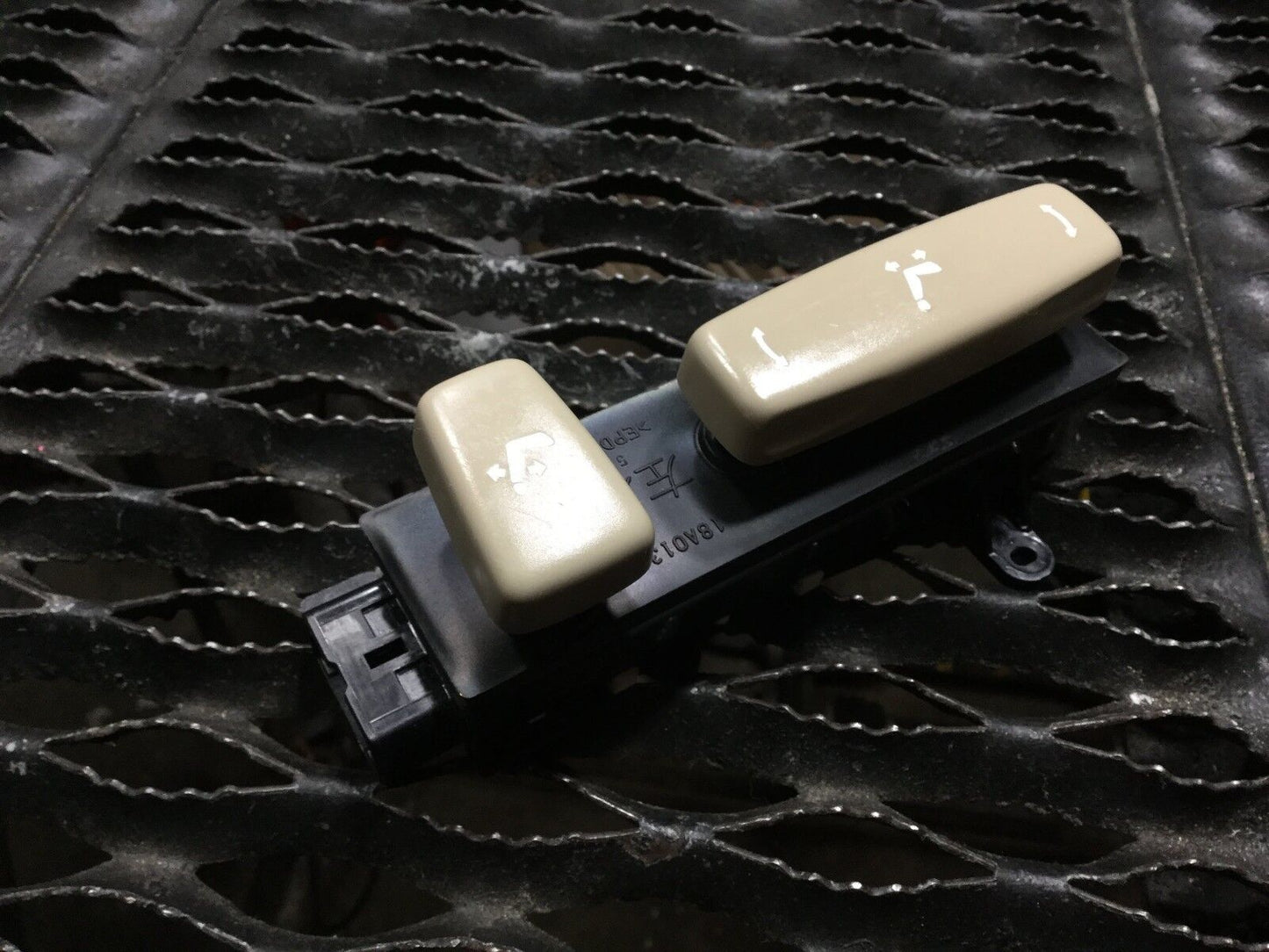 98 99 00 01 02 03 04 05 Lexus GS300 Front Left Driver Seat Switch Control OEM