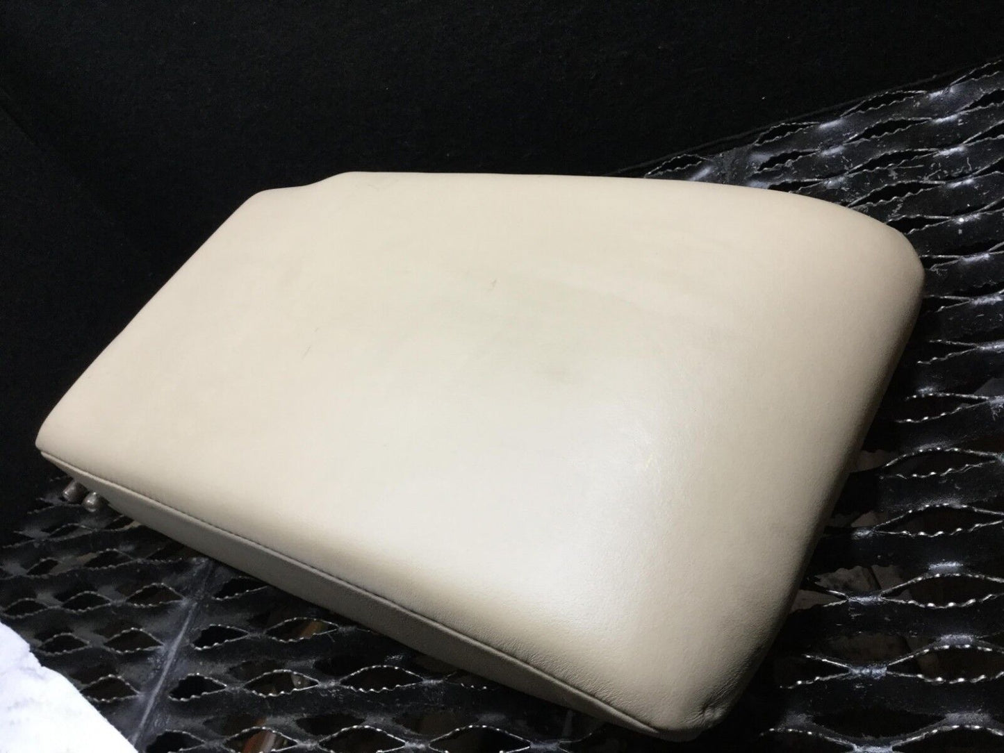 07 08 09 Suzuki Grand Vitara Xl-7 Rear Seat Armrest W/ Cup Holder OEM