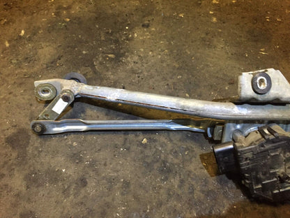 02 03 04 05 Volkswagen Passat Windshield Wiper Motor Transmission OEM D23