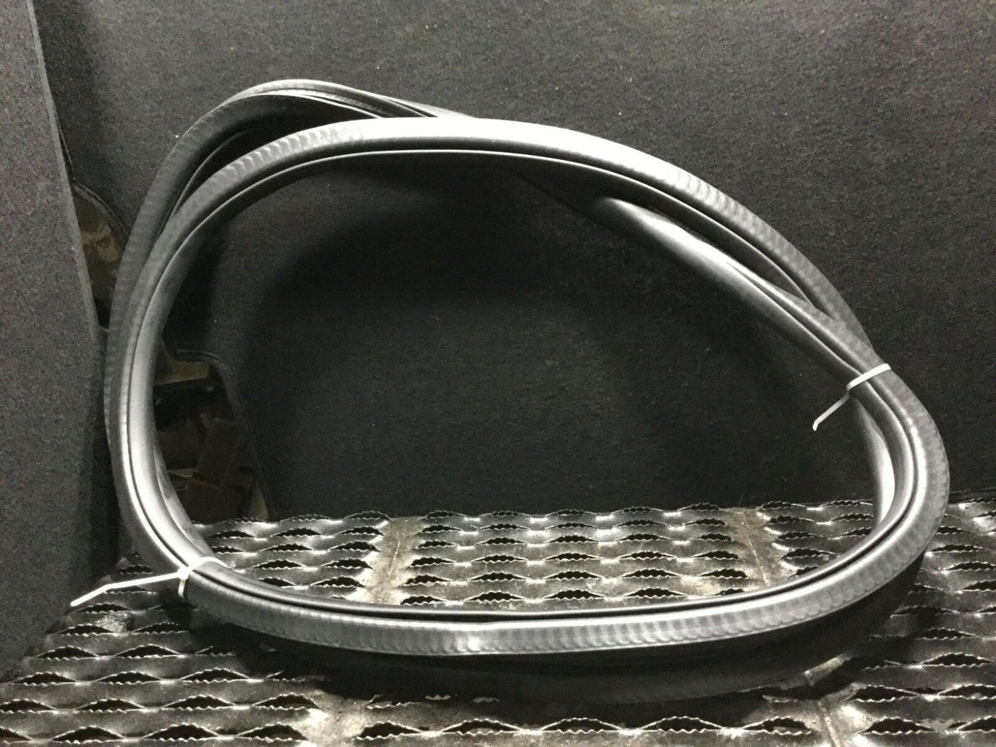 15 16 17 Jeep Renegade Right Rear Passenger Door Weatherstrip Seal OEM