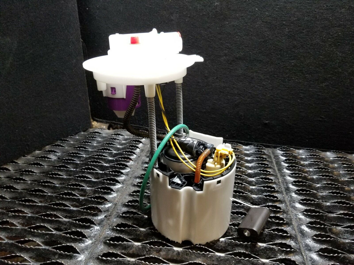17 18 19 20 Cadillac Xt5 3.6l Fuel Pump 84074257 OEM 34k
